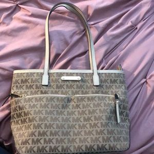 Micheal Kors handbag! Medium-sized